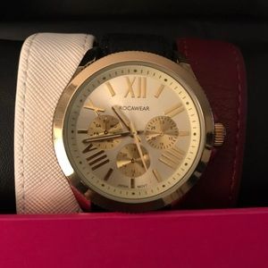 Watch with 3 interchangeable leather bands